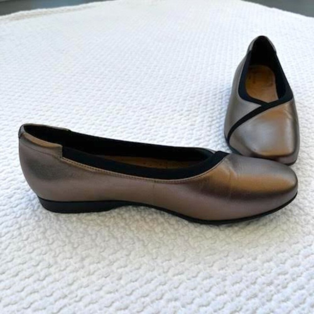 Clarks Unstructured Loafers In Pebble Metallic Wo… - image 1